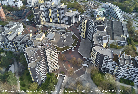 30.04.2021 - Marx-Zentrum und Karl-Marx-Ring 52-62 und Studentenwohnheim in Neuperlach