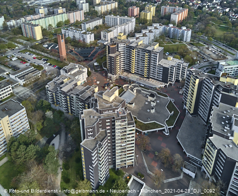30.04.2021 - Marx-Zentrum und Karl-Marx-Ring 52-62 und Studentenwohnheim in Neuperlach