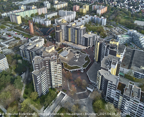 30.04.2021 - Marx-Zentrum und Karl-Marx-Ring 52-62 und Studentenwohnheim in Neuperlach