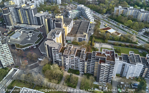30.04.2021 - Marx-Zentrum und Karl-Marx-Ring 52-62 und Studentenwohnheim in Neuperlach