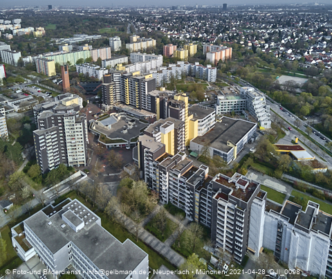 30.04.2021 - Marx-Zentrum und Karl-Marx-Ring 52-62 und Studentenwohnheim in Neuperlach