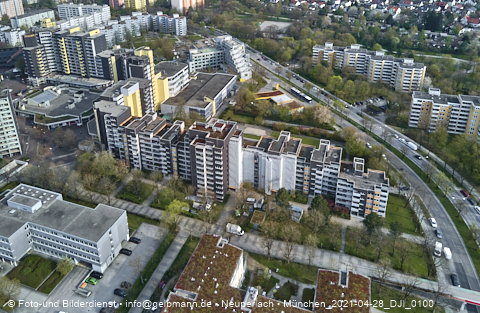 30.04.2021 - Marx-Zentrum und Karl-Marx-Ring 52-62 und Studentenwohnheim in Neuperlach