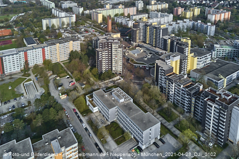 30.04.2021 - Marx-Zentrum und Karl-Marx-Ring 52-62 und Studentenwohnheim in Neuperlach