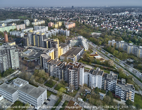 30.04.2021 - Marx-Zentrum und Karl-Marx-Ring 52-62 und Studentenwohnheim in Neuperlach