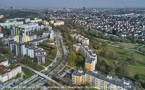30.04.2021 - Marx-Zentrum und Karl-Marx-Ring 52-62 und Studentenwohnheim in Neuperlach