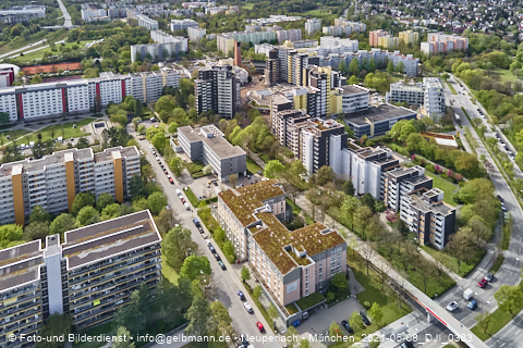 08.05.2021 - Marx-Zentrum und Karl-Marx-Ring 52-62 und Studentenwohnheim in Neuperlach