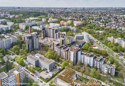 08.05.2021 - Marx-Zentrum und Karl-Marx-Ring 52-62 und Studentenwohnheim in Neuperlach