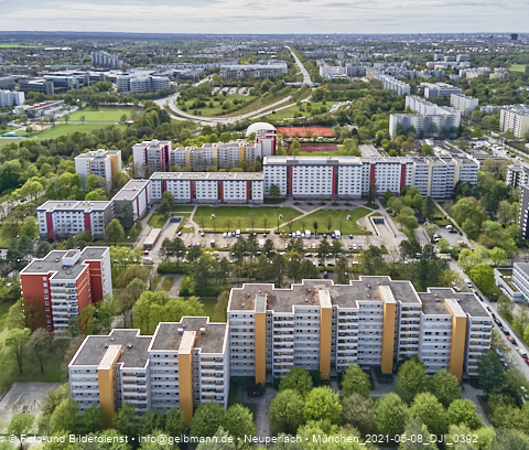 08.05.2021 - Marx-Zentrum und Karl-Marx-Ring 52-62 und Studentenwohnheim in Neuperlach