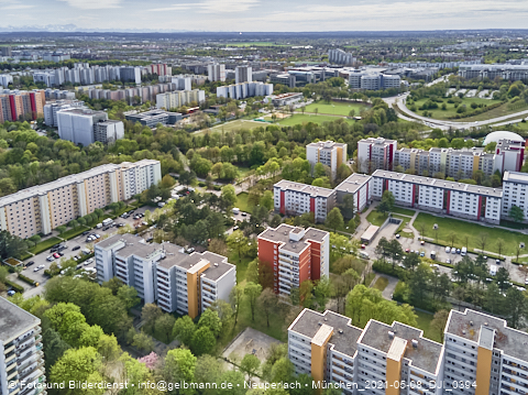 08.05.2021 - Marx-Zentrum und Karl-Marx-Ring 52-62 und Studentenwohnheim in Neuperlach