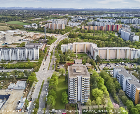 08.05.2021 - Marx-Zentrum und Karl-Marx-Ring 52-62 und Studentenwohnheim in Neuperlach