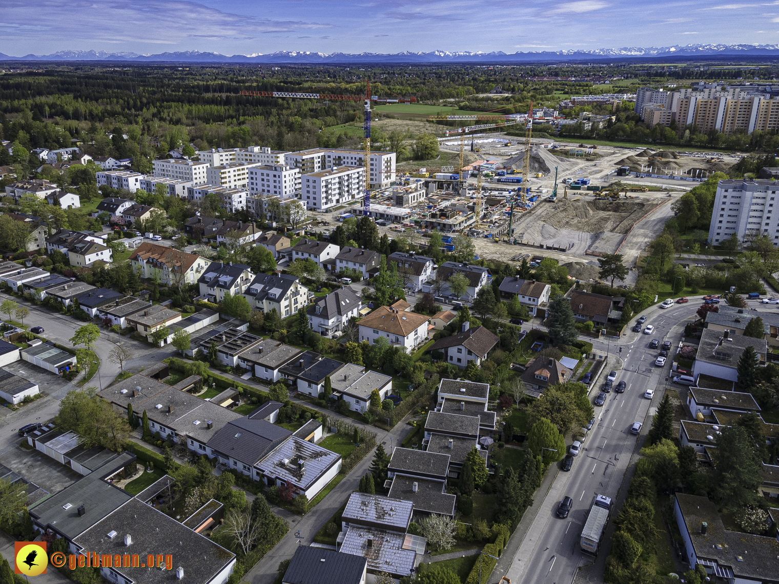 08.05.2021 - Luftbilder Marx-Zentrum und Wohnanalge Karl-Marx-Ring 52-62 in Neuperlach