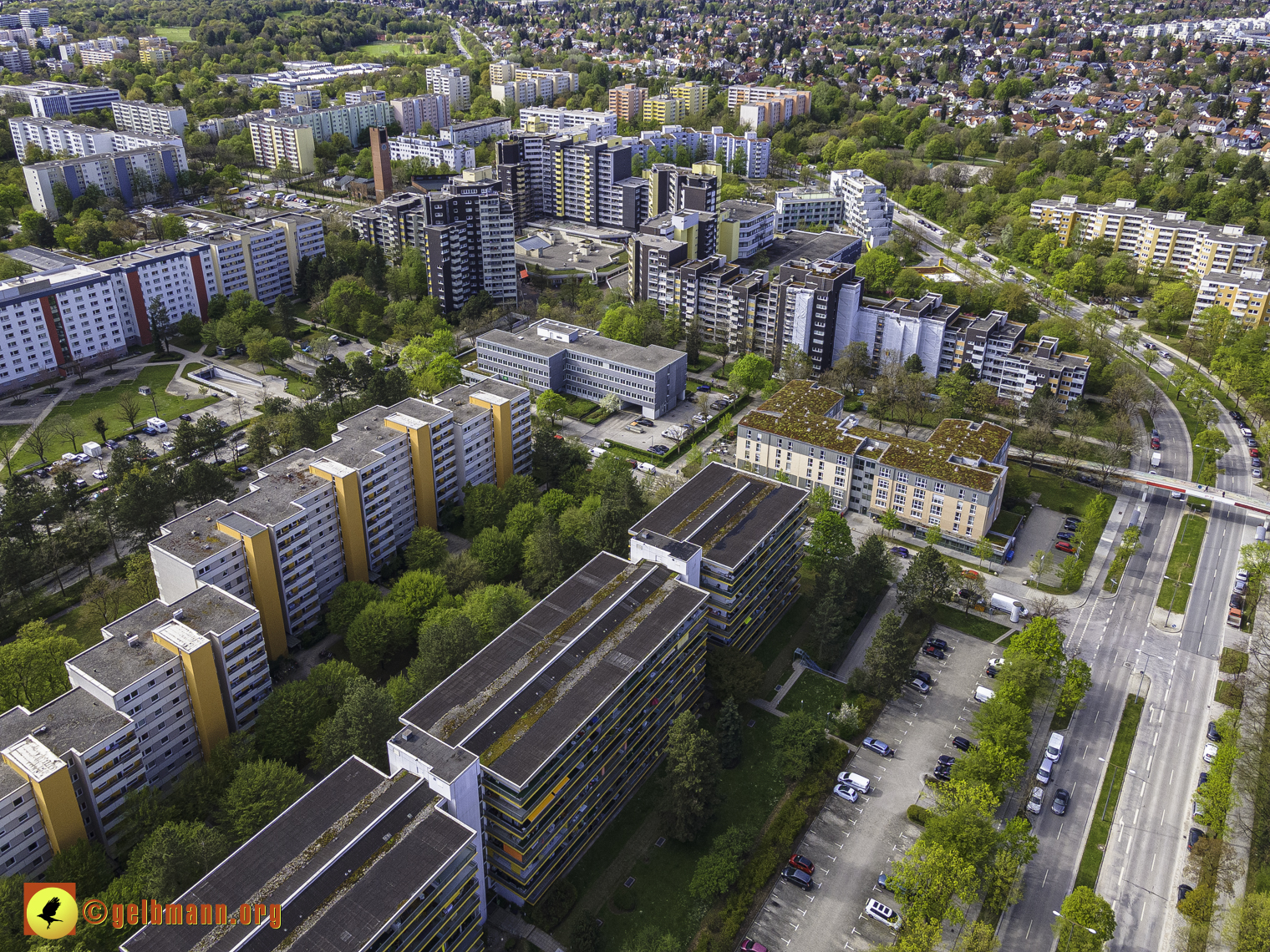 08.05.2021 - Luftbilder Marx-Zentrum und Wohnanalge Karl-Marx-Ring 52-62 in Neuperlach