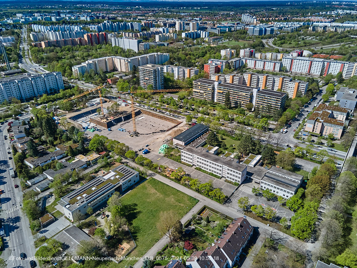 09.05.2021 - Luftaufnahmen von der Grundschule am Karl-Marx-Ring in Neuperlach