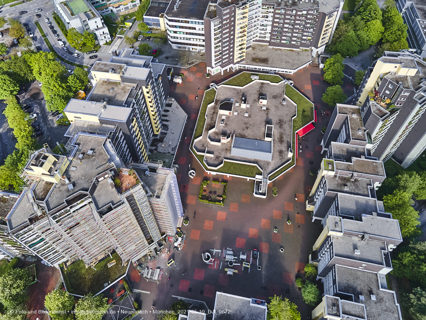 19.05.2021 - Großsanierung im Marx-Zentrum und kleine Sanierung am Karl-Marx-Ring 52-62