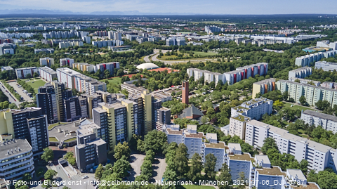 06.07.2021 - Marx-Zentrum und Karl-Marx-Ring 52-62 und Studentenwohnheim in Neuperlach