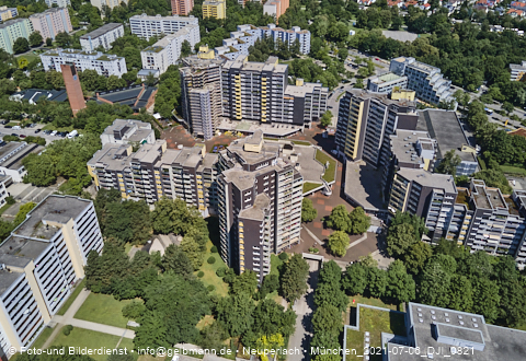 06.07.2021 - Marx-Zentrum und Karl-Marx-Ring 52-62 und Studentenwohnheim in Neuperlach