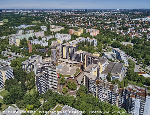 06.07.2021 - Marx-Zentrum und Karl-Marx-Ring 52-62 und Studentenwohnheim in Neuperlach