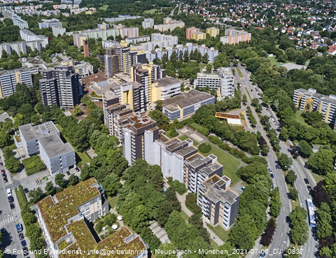 06.07.2021 - Marx-Zentrum und Karl-Marx-Ring 52-62 und Studentenwohnheim in Neuperlach