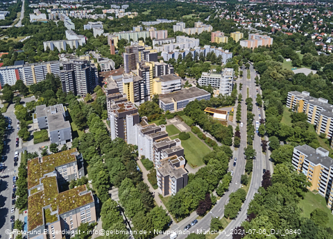 06.07.2021 - Marx-Zentrum und Karl-Marx-Ring 52-62 und Studentenwohnheim in Neuperlach