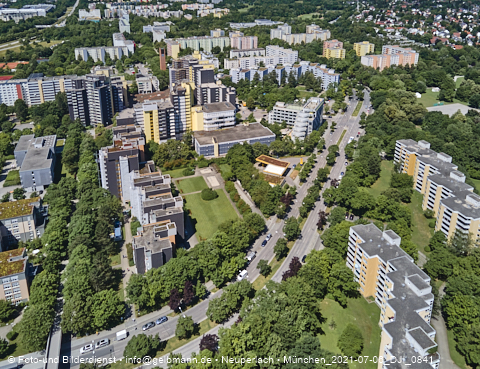 06.07.2021 - Marx-Zentrum und Karl-Marx-Ring 52-62 und Studentenwohnheim in Neuperlach
