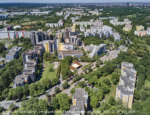 06.07.2021 - Marx-Zentrum und Karl-Marx-Ring 52-62 und Studentenwohnheim in Neuperlach