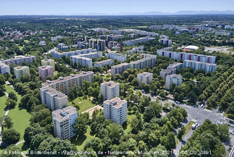 06.07.2021 - Marx-Zentrum und Karl-Marx-Ring 52-62 und Studentenwohnheim in Neuperlach