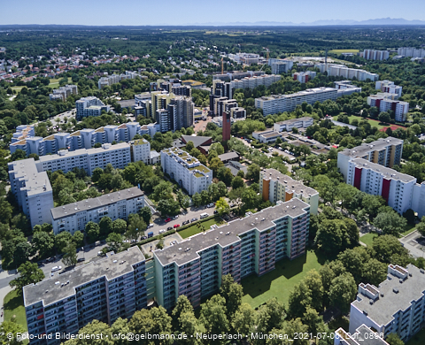 06.07.2021 - Marx-Zentrum und Karl-Marx-Ring 52-62 und Studentenwohnheim in Neuperlach