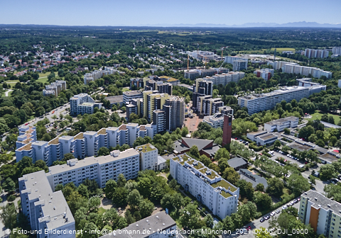 06.07.2021 - Marx-Zentrum und Karl-Marx-Ring 52-62 und Studentenwohnheim in Neuperlach