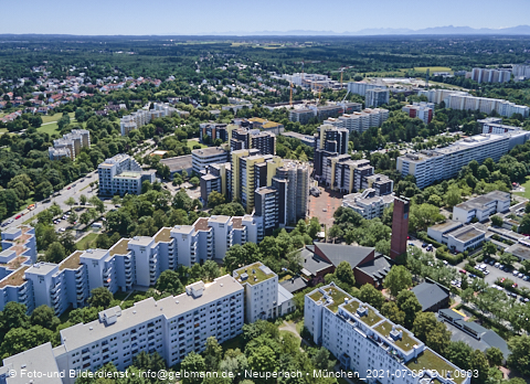 06.07.2021 - Marx-Zentrum und Karl-Marx-Ring 52-62 und Studentenwohnheim in Neuperlach