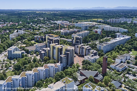 06.07.2021 - Marx-Zentrum und Karl-Marx-Ring 52-62 und Studentenwohnheim in Neuperlach