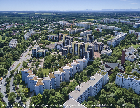 06.07.2021 - Marx-Zentrum und Karl-Marx-Ring 52-62 und Studentenwohnheim in Neuperlach