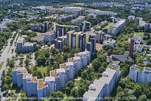 06.07.2021 - Marx-Zentrum und Karl-Marx-Ring 52-62 und Studentenwohnheim in Neuperlach