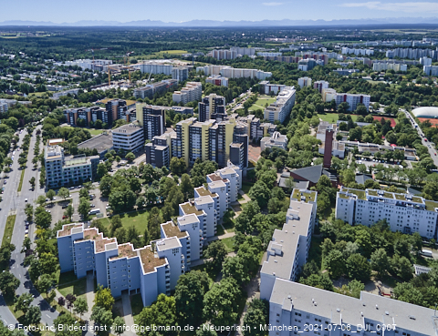 06.07.2021 - Marx-Zentrum und Karl-Marx-Ring 52-62 und Studentenwohnheim in Neuperlach