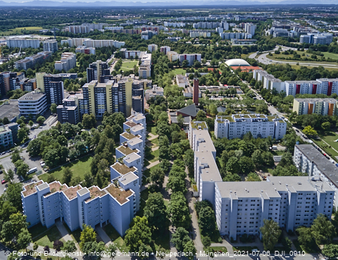 06.07.2021 - Marx-Zentrum und Karl-Marx-Ring 52-62 und Studentenwohnheim in Neuperlach