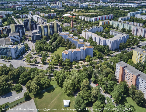06.07.2021 - Marx-Zentrum und Karl-Marx-Ring 52-62 und Studentenwohnheim in Neuperlach