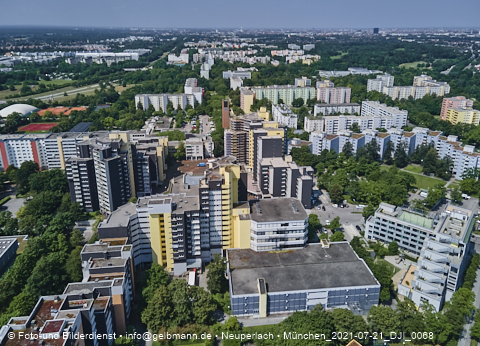 21.07.2021 - Marx-Zentrum und Karl-Marx-Ring 52-62 und Studentenwohnheim in Neuperlach