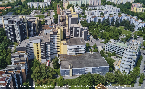 21.07.2021 - Marx-Zentrum und Karl-Marx-Ring 52-62 und Studentenwohnheim in Neuperlach