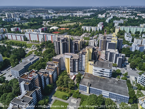 21.07.2021 - Marx-Zentrum und Karl-Marx-Ring 52-62 und Studentenwohnheim in Neuperlach