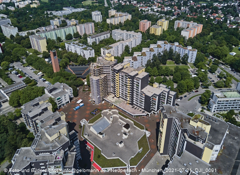 21.07.2021 - Marx-Zentrum und Karl-Marx-Ring 52-62 und Studentenwohnheim in Neuperlach