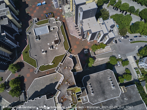 21.07.2021 - Marx-Zentrum und Karl-Marx-Ring 52-62 und Studentenwohnheim in Neuperlach