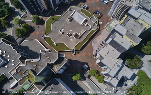 21.07.2021 - Marx-Zentrum und Karl-Marx-Ring 52-62 und Studentenwohnheim in Neuperlach