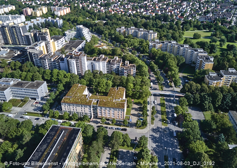 03.08.2021 - Marx-Zentrum und Karl-Marx-Ring 52-62 und Studentenwohnheim in Neuperlach