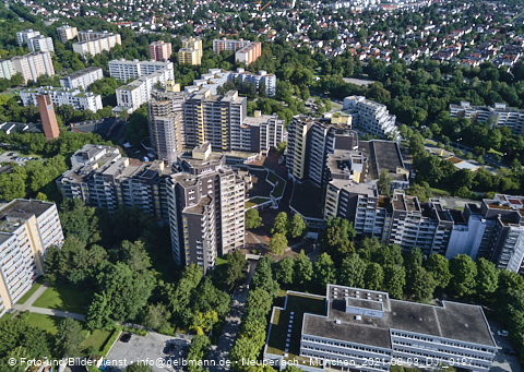 03.08.2021 - Marx-Zentrum und Karl-Marx-Ring 52-62 und Studentenwohnheim in Neuperlach