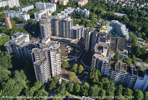 03.08.2021 - Marx-Zentrum und Karl-Marx-Ring 52-62 und Studentenwohnheim in Neuperlach