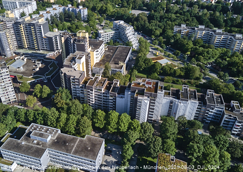 03.08.2021 - Marx-Zentrum und Karl-Marx-Ring 52-62 und Studentenwohnheim in Neuperlach