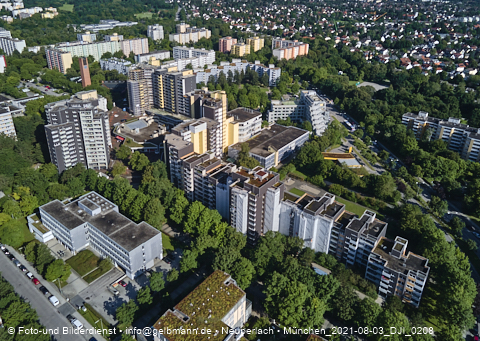 03.08.2021 - Marx-Zentrum und Karl-Marx-Ring 52-62 und Studentenwohnheim in Neuperlach