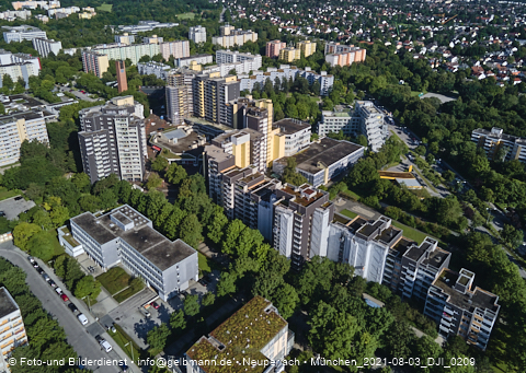 03.08.2021 - Marx-Zentrum und Karl-Marx-Ring 52-62 und Studentenwohnheim in Neuperlach