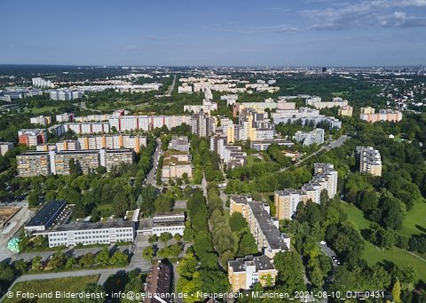 09.08.2021 - Marx-Zentrum und Karl-Marx-Ring 52-62 und Studentenwohnheim in Neuperlach