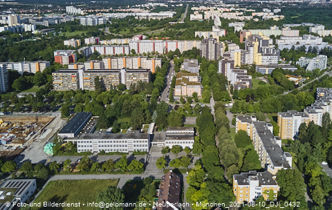 09.08.2021 - Marx-Zentrum und Karl-Marx-Ring 52-62 und Studentenwohnheim in Neuperlach
