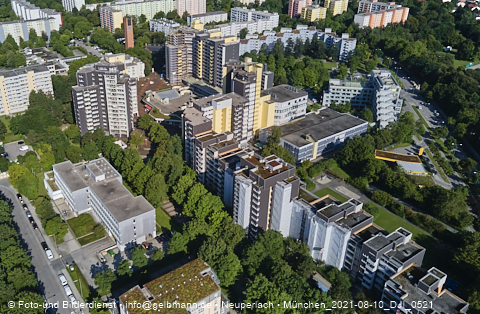 09.08.2021 - Marx-Zentrum und Karl-Marx-Ring 52-62 und Studentenwohnheim in Neuperlach
